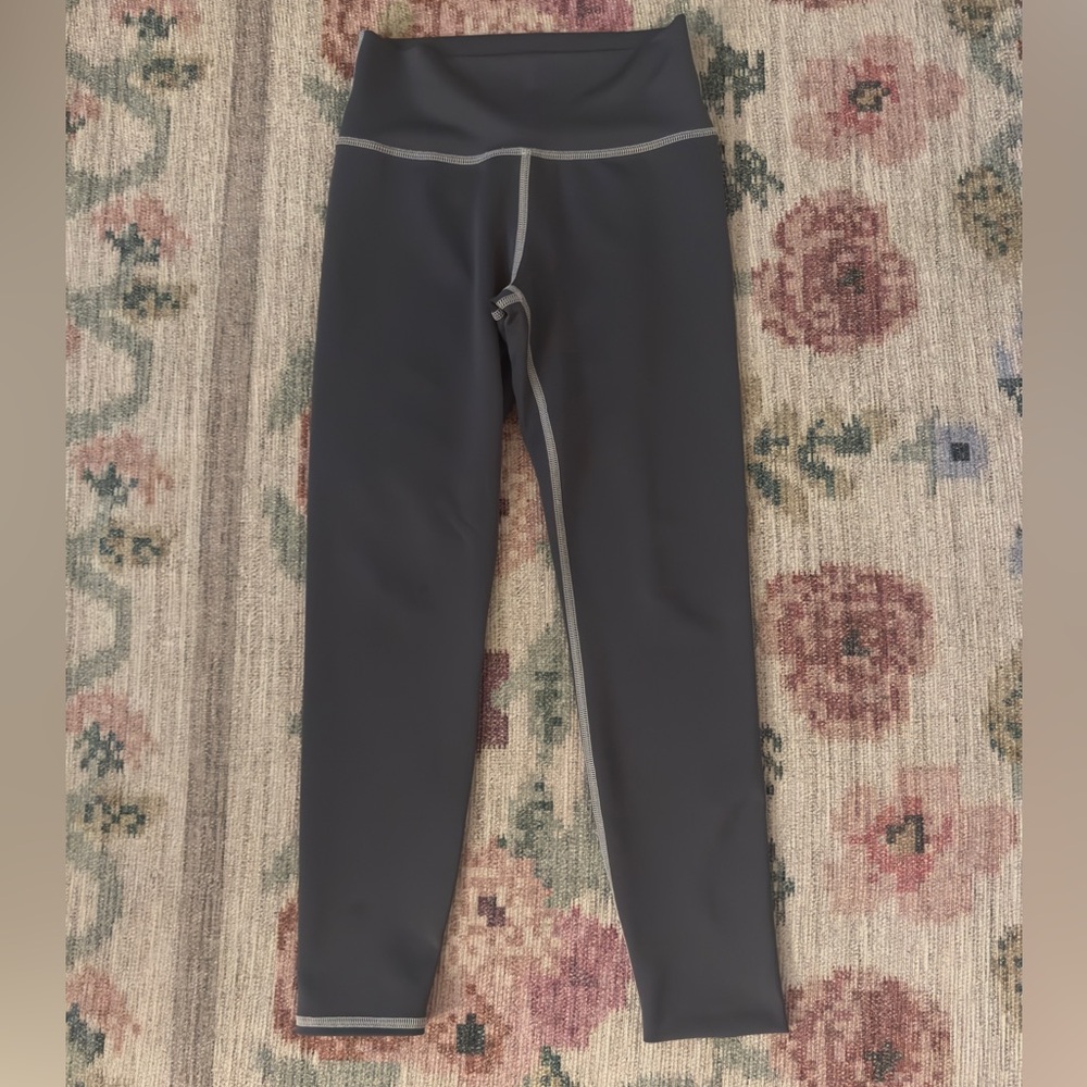 Daily Drills leggings! size small, grey color with white trim!